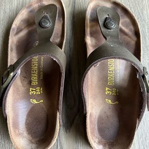 Birkenstock Gizeh Style Size 37 Bronze